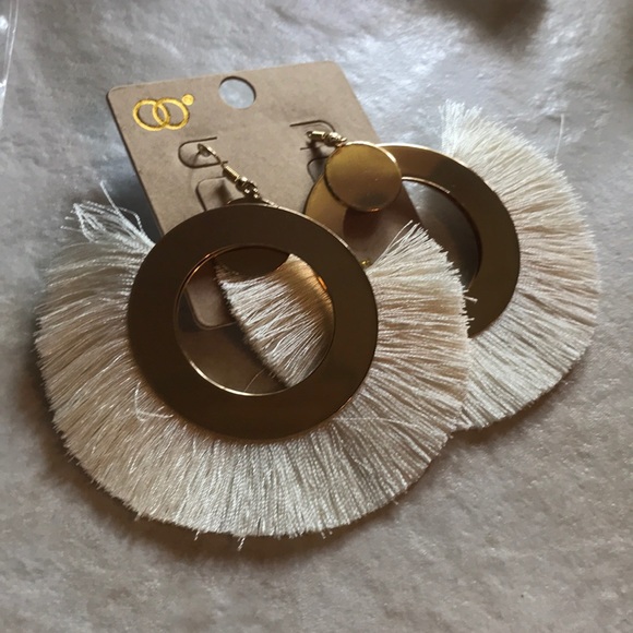 GOLDTONE AND IVORY FRINGED HOOP EARRINGS - Picture 3 of 3